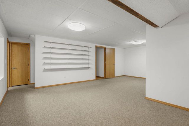 6 Lynbrook Circle, Madison, WI 53719