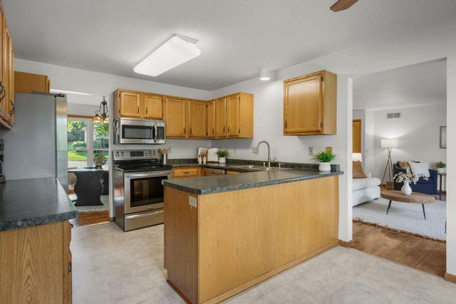 6 Lynbrook Circle, Madison, WI 53719