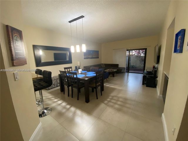 8806 SW 130th Court 102, Miami, FL 33186