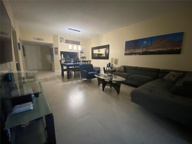 8806 SW 130th Court 102, Miami, FL 33186