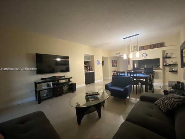 8806 SW 130th Court 102, Miami, FL 33186