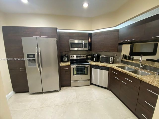8806 SW 130th Court 102, Miami, FL 33186