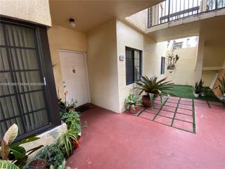 8806 SW 130th Court 102, Miami, FL 33186