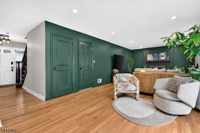 17 Forest Ln, Green Brook Twp., NJ 08812