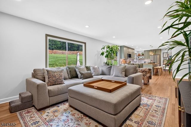 17 Forest Ln, Green Brook Twp., NJ 08812
