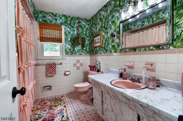 17 Forest Ln, Green Brook Twp., NJ 08812