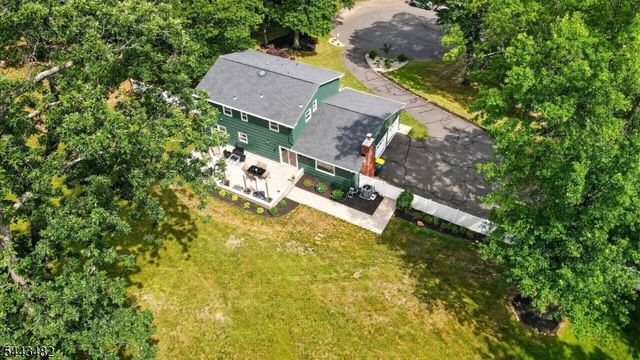 17 Forest Ln, Green Brook Twp., NJ 08812