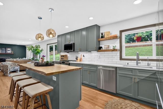 17 Forest Ln, Green Brook Twp., NJ 08812