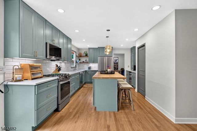 17 Forest Ln, Green Brook Twp., NJ 08812