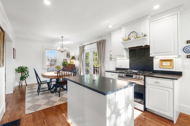37 Arborway Dr, Braintree, MA 02184