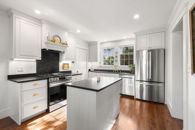 37 Arborway Dr, Braintree, MA 02184