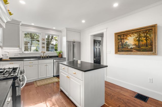 37 Arborway Dr, Braintree, MA 02184