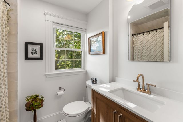 37 Arborway Dr, Braintree, MA 02184