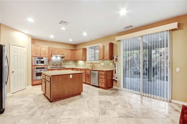 41031 Crimson Pillar, Lake Elsinore, CA 92532
