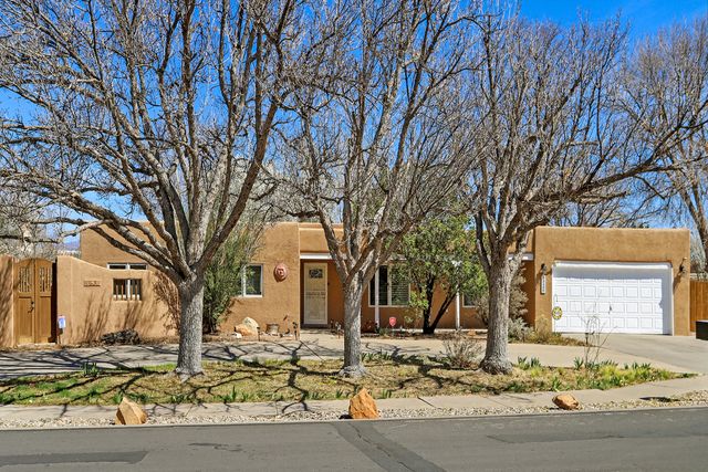 3400 Avenida Charada NW, Albuquerque, NM 87107