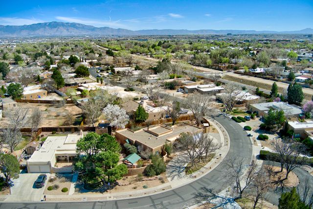 3400 Avenida Charada NW, Albuquerque, NM 87107