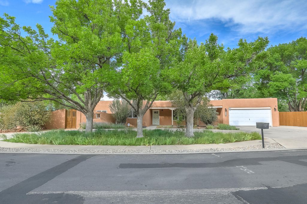 3400 Avenida Charada NW, Albuquerque, NM 87107
