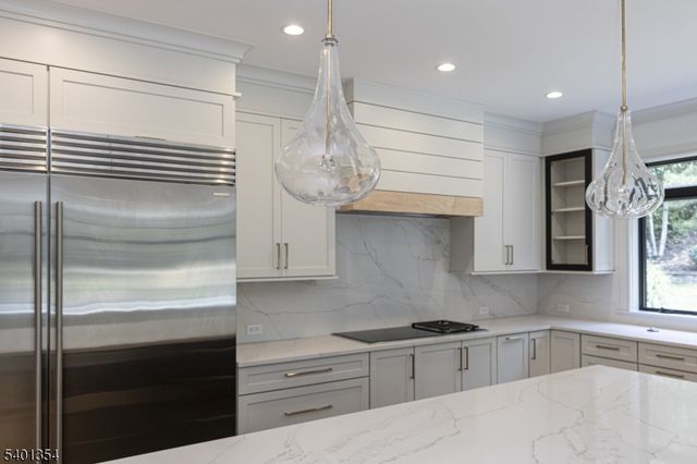 4 Harlow Pointe Cove, Green Brook Twp., NJ 08812