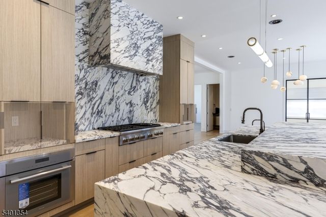 4 Harlow Pointe Cove, Green Brook Twp., NJ 08812