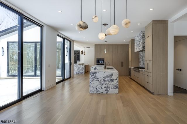 4 Harlow Pointe Cove, Green Brook Twp., NJ 08812