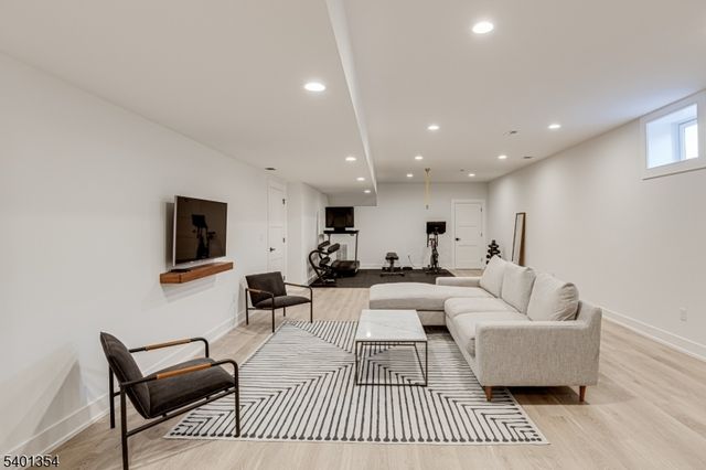 4 Harlow Pointe Cove, Green Brook Twp., NJ 08812