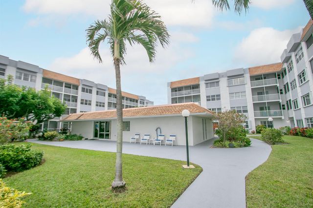 1502 S Lakeside Drive 410, Lake Worth Beach, FL 33460