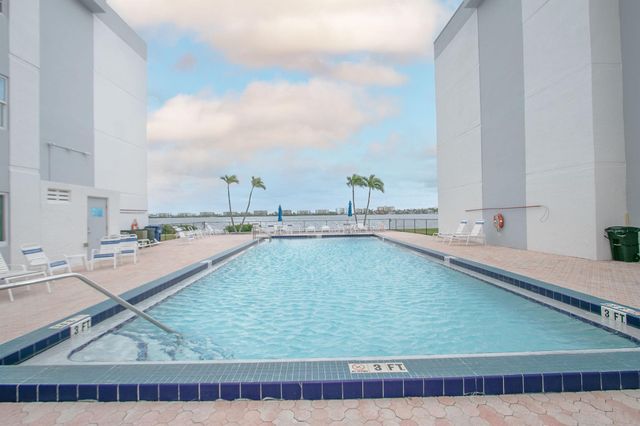 1502 S Lakeside Drive 410, Lake Worth Beach, FL 33460