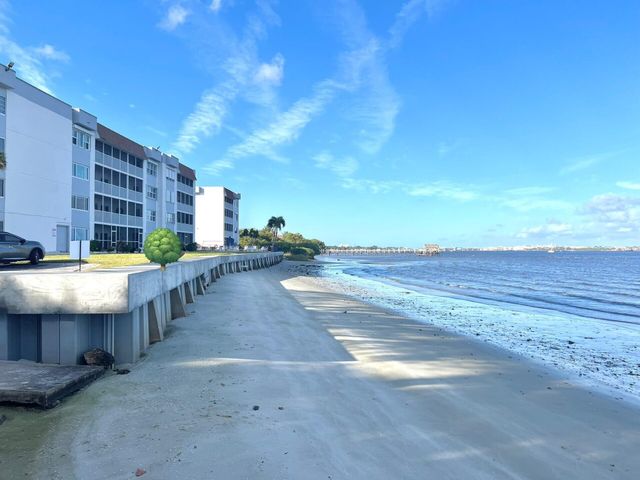1502 S Lakeside Drive 410, Lake Worth Beach, FL 33460