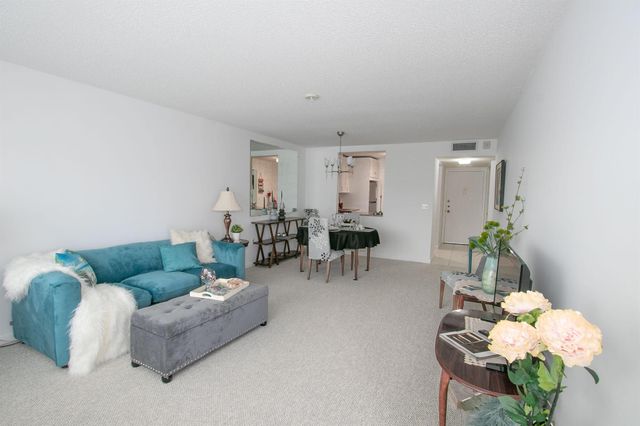 1502 S Lakeside Drive 410, Lake Worth Beach, FL 33460