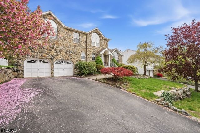 30 Elinora Dr, Wanaque Boro, NJ 07465