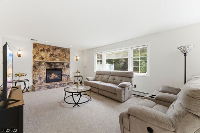 30 Elinora Dr, Wanaque Boro, NJ 07465