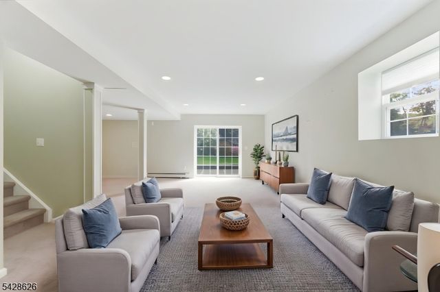 30 Elinora Dr, Wanaque Boro, NJ 07465