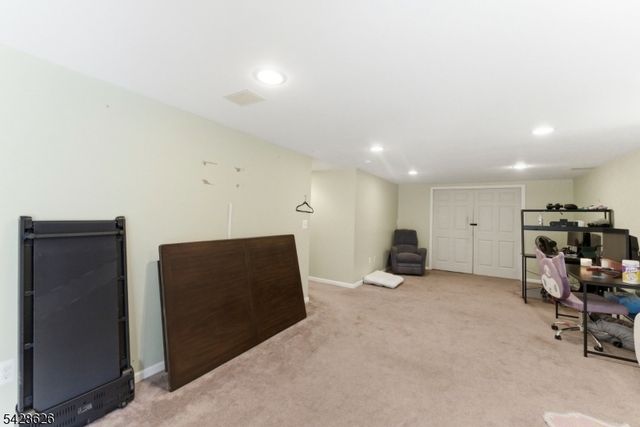 30 Elinora Dr, Wanaque Boro, NJ 07465