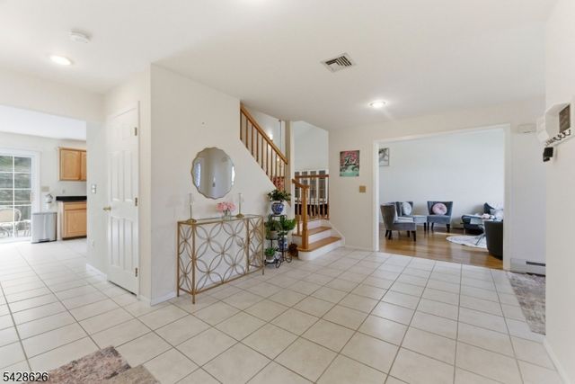 30 Elinora Dr, Wanaque Boro, NJ 07465