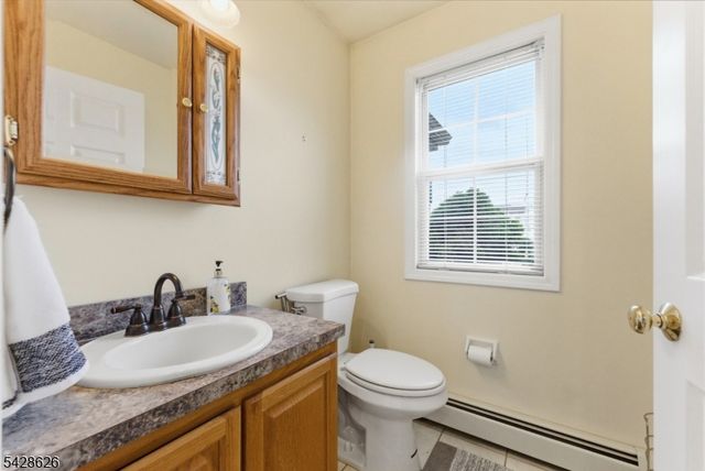 30 Elinora Dr, Wanaque Boro, NJ 07465