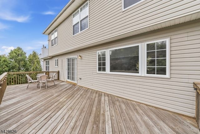 30 Elinora Dr, Wanaque Boro, NJ 07465