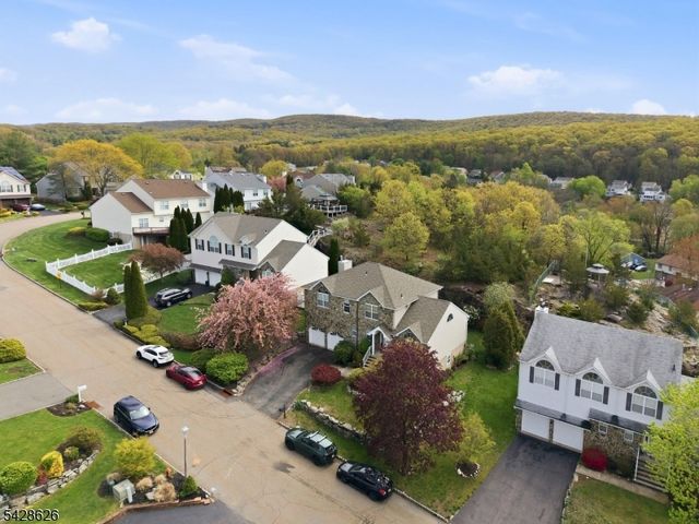 30 Elinora Dr, Wanaque Boro, NJ 07465