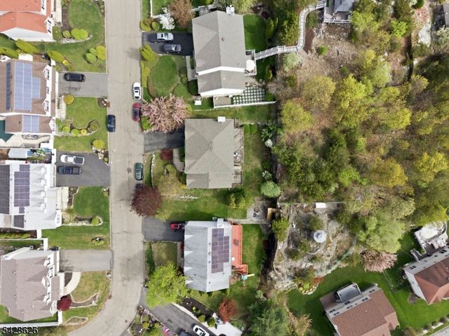 30 Elinora Dr, Wanaque Boro, NJ 07465