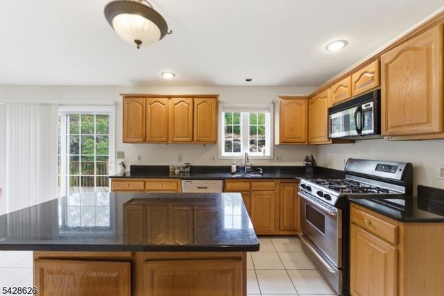 30 Elinora Dr, Wanaque Boro, NJ 07465