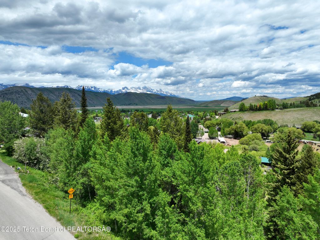 845 UPPER CACHE CREEK Drive, Jackson, WY 83001 photo 4