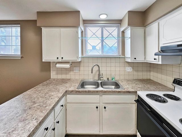 8161 DENWOOD Drive, Sterling Heights, MI 48312