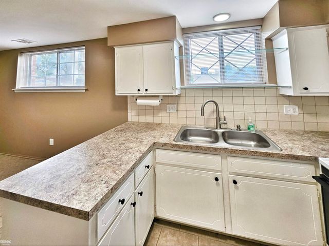 8161 DENWOOD Drive, Sterling Heights, MI 48312