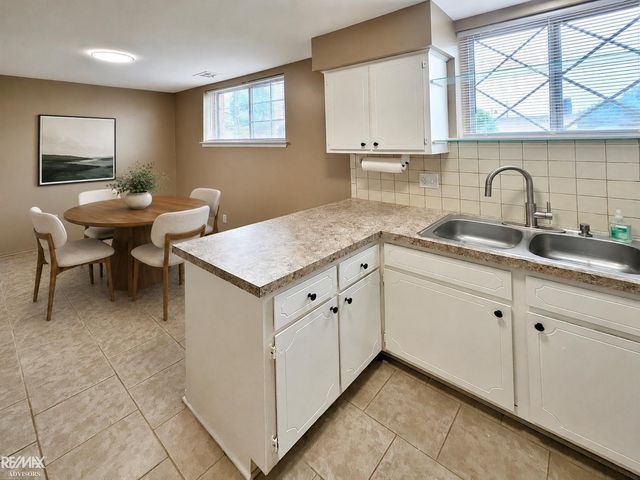 8161 DENWOOD Drive, Sterling Heights, MI 48312
