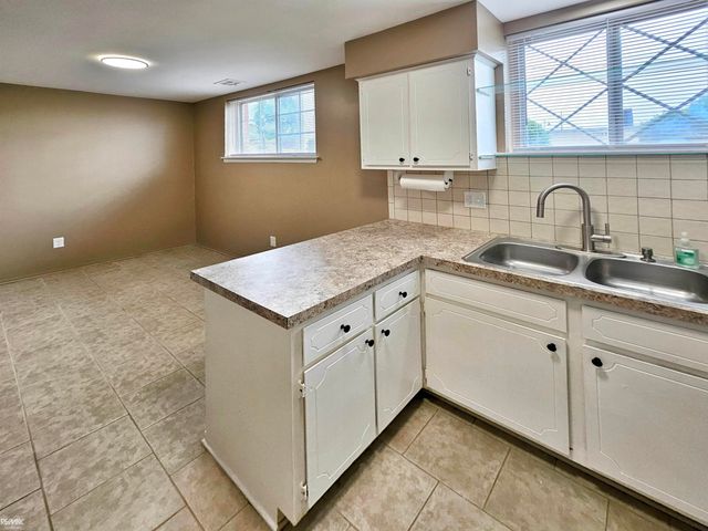 8161 DENWOOD Drive, Sterling Heights, MI 48312
