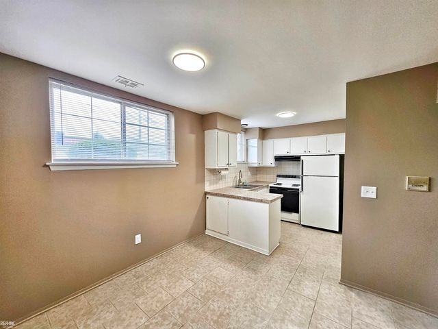 8161 DENWOOD Drive, Sterling Heights, MI 48312
