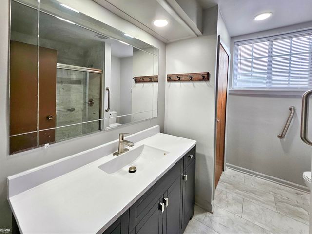 8161 DENWOOD Drive, Sterling Heights, MI 48312