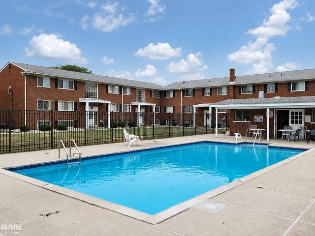 8161 DENWOOD Drive, Sterling Heights, MI 48312