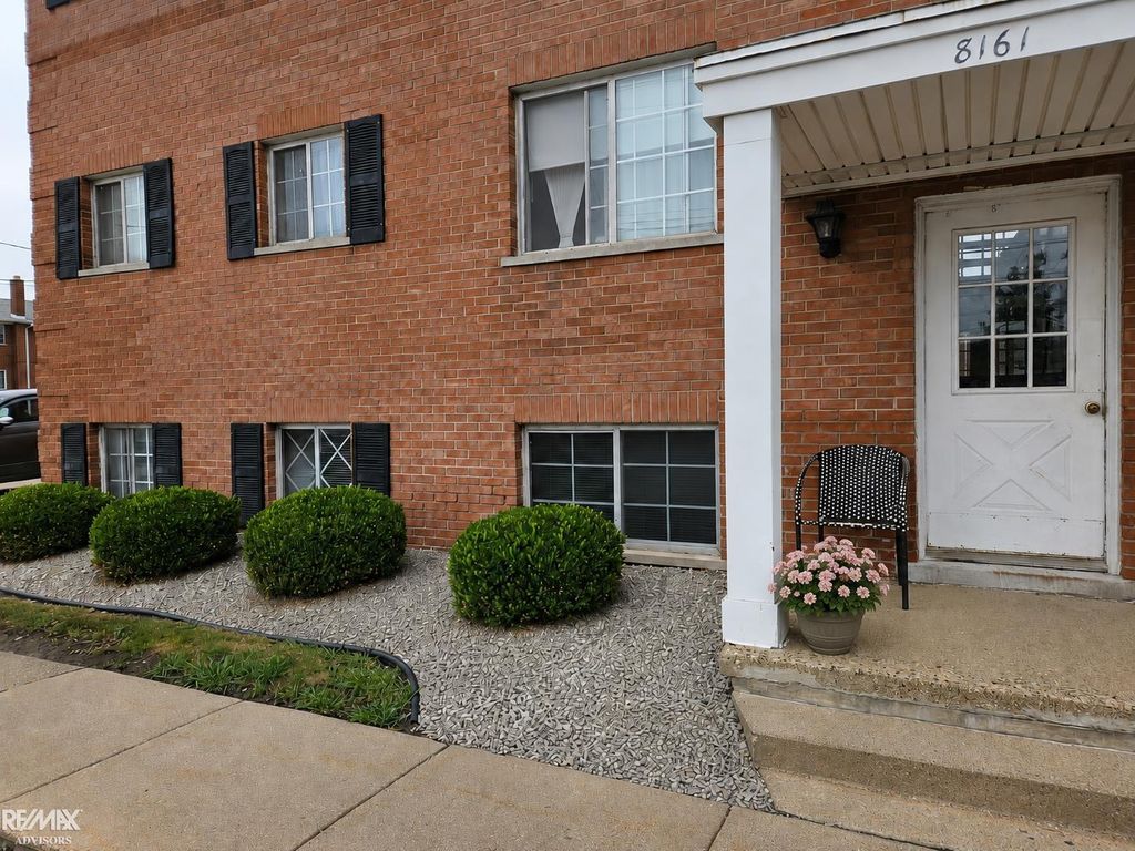 8161 DENWOOD Drive, Sterling Heights, MI 48312
