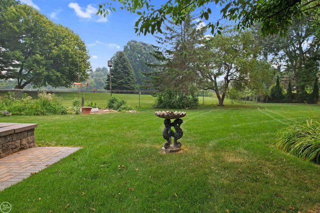 41970 Jason Drive, Clinton Township, MI 48038