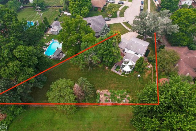 41970 Jason Drive, Clinton Township, MI 48038
